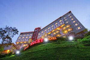 5 Hotel Terpopuler di Bukittinggi, Nyaman & Strategis