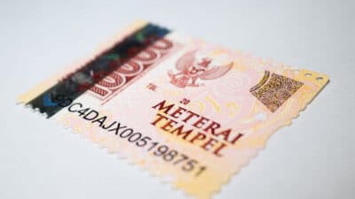 perbedaan materai dan perangko