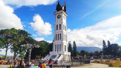 Jam Gadang Bukittinggi, ikon bersejarah Sumatra Barat yang menyimpan fakta unik dan kisah panjang masa kolonial.