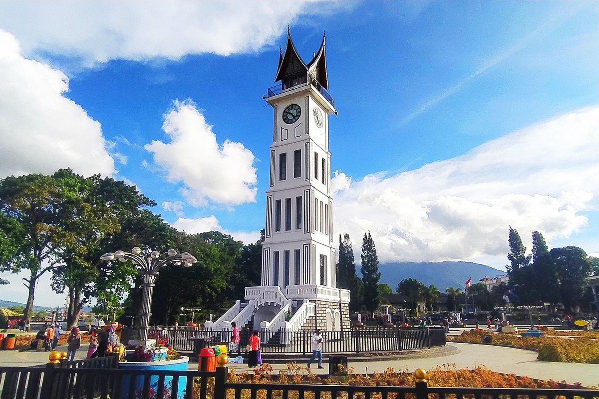 Jam Gadang Bukittinggi, ikon bersejarah Sumatra Barat yang menyimpan fakta unik dan kisah panjang masa kolonial.