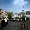 Gambar ilustrasi berita viral hari ini di Indonesia, menampilkan topik terbaru yang sedang ramai dibicarakan online