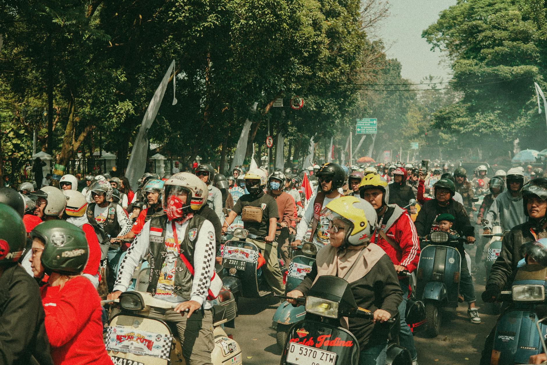 Gambar menampilkan headline berita viral hari ini di Indonesia terbaru dengan topik terkini dan populer.