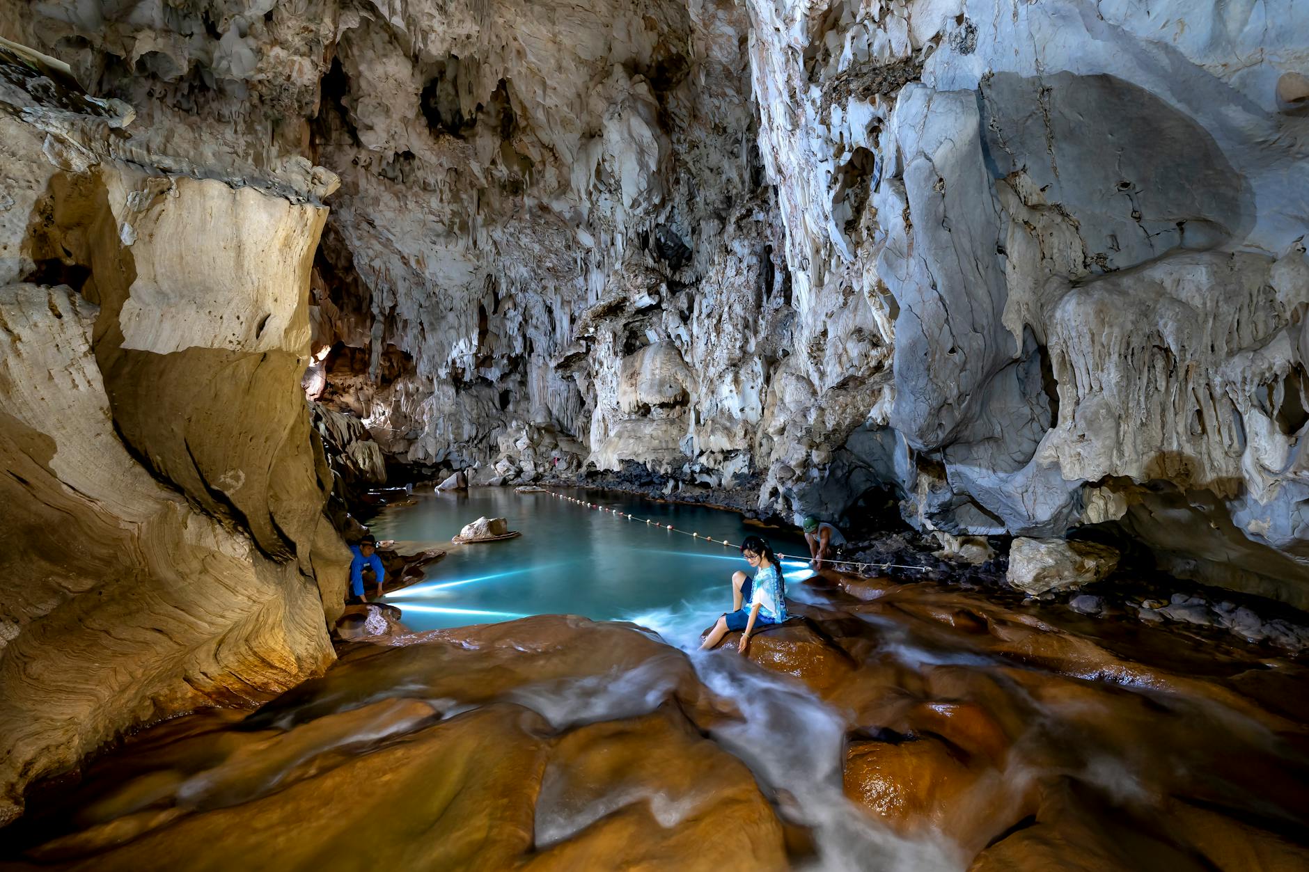 Pemandangan alam menakjubkan di destinasi hidden gem Indonesia yang masih jarang dikunjungi wisatawan