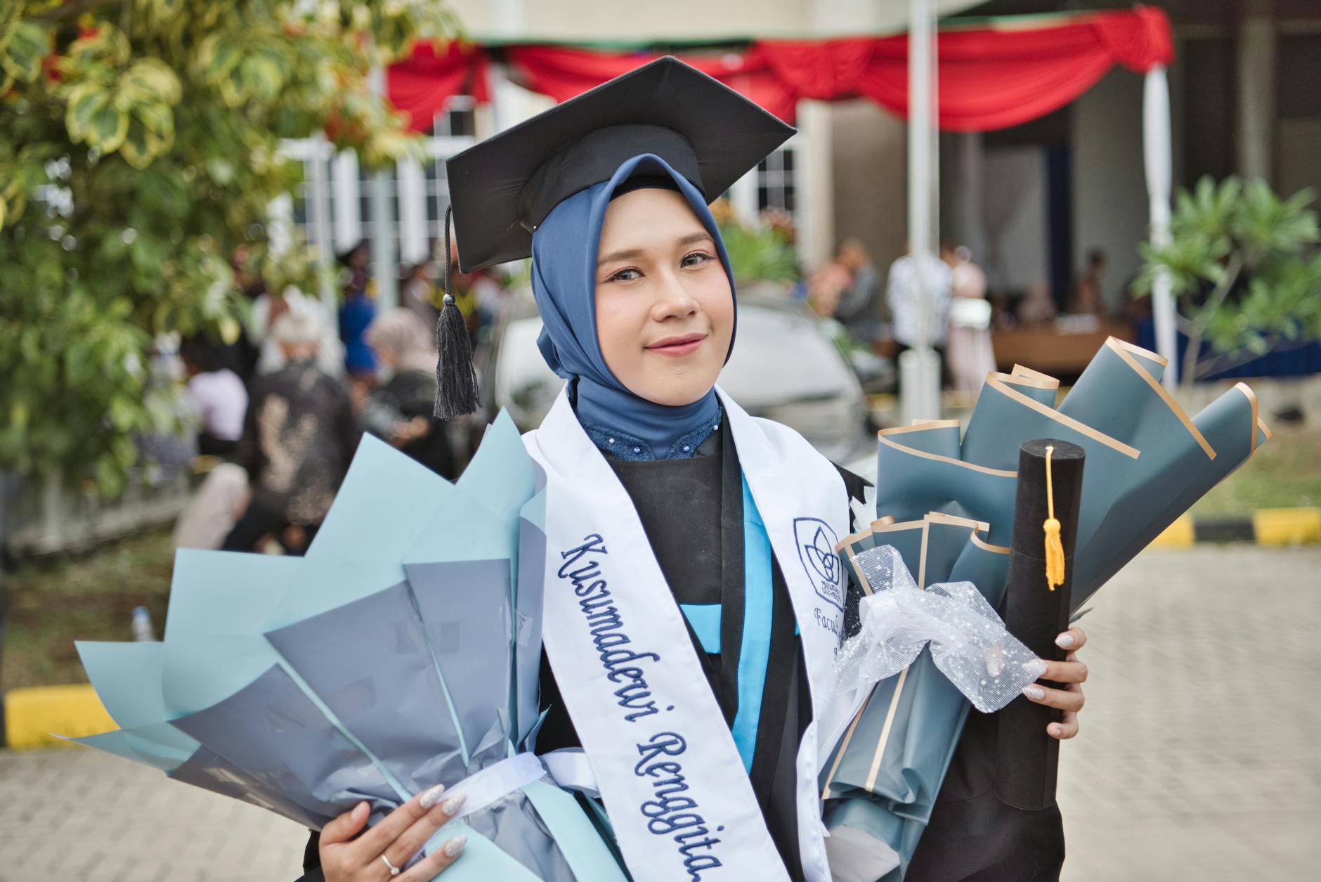 Fresh graduate memilih karir yang sesuai dengan passion dan minat