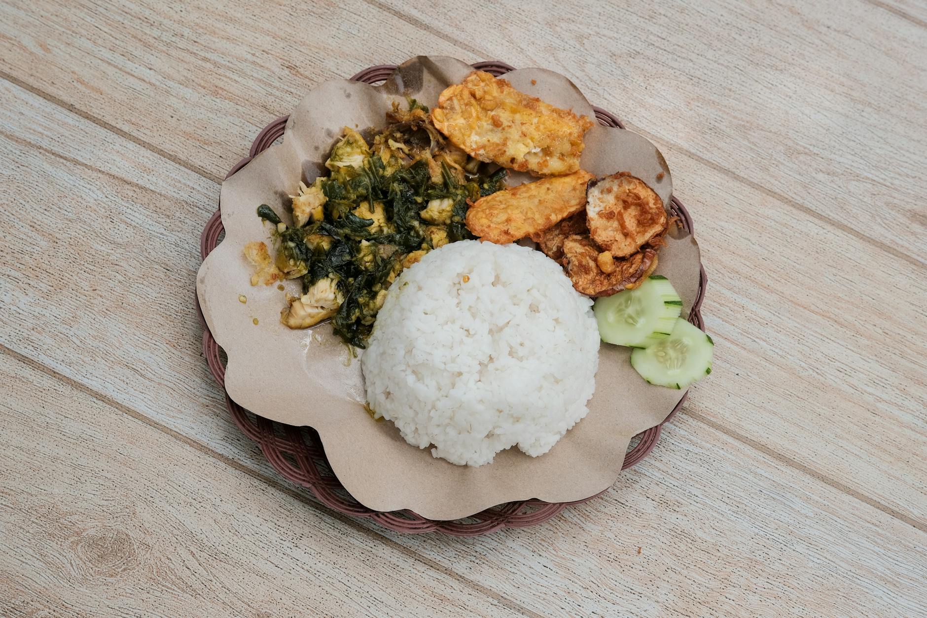 Makanan sehat murah untuk sehari hari dengan sayuran dan buah