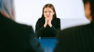 Mengungkap Rahasia Sukses di Balik Cara Menjawab Kelebihan dan Kekurangan Saat Interview