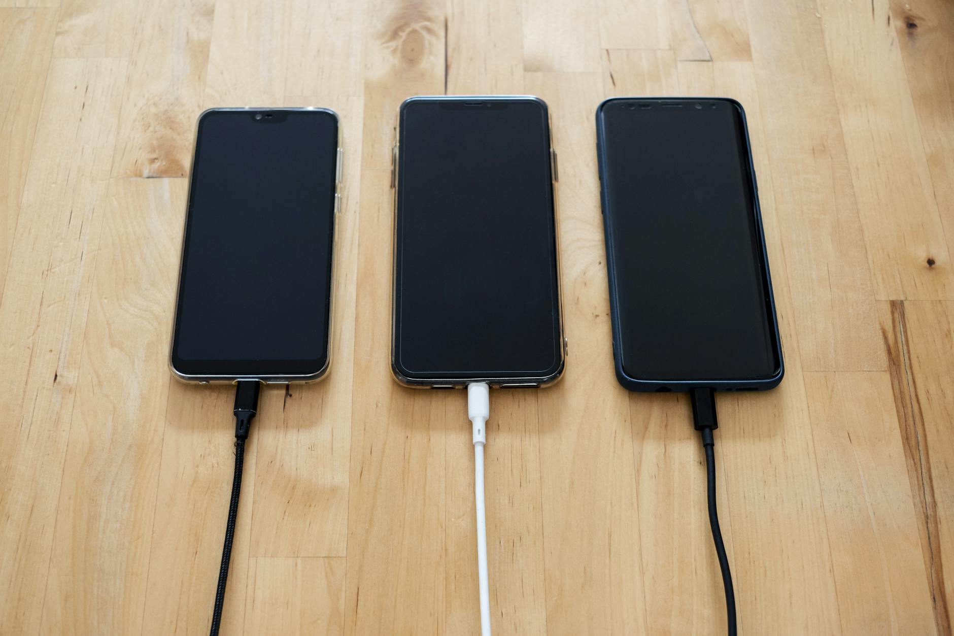 Charger mobil fast charging terbaik untuk pengisian baterai cepat