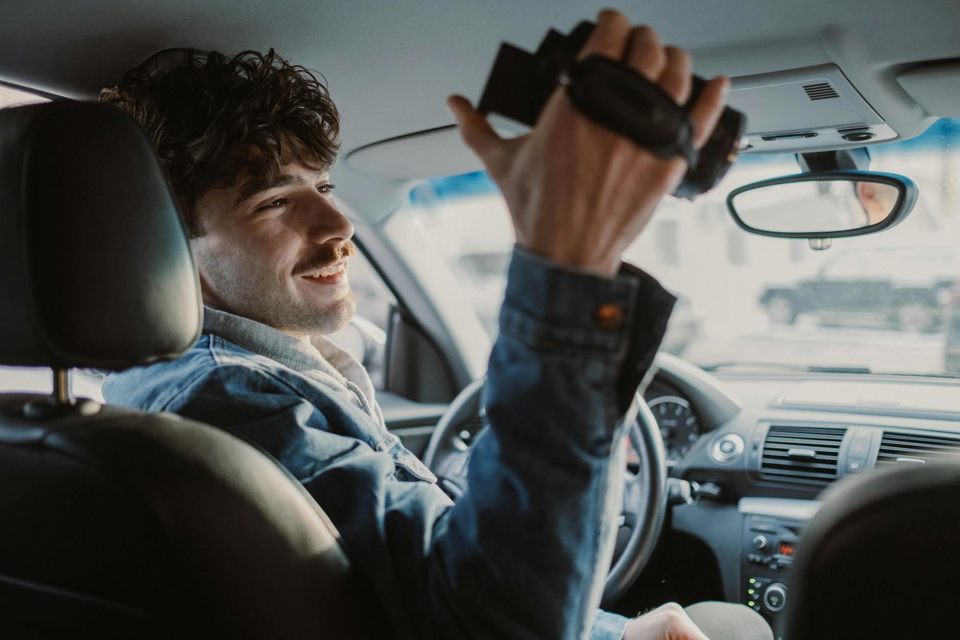 Gambar dashcam mobil terbaik 2026 dengan kamera resolusi tinggi