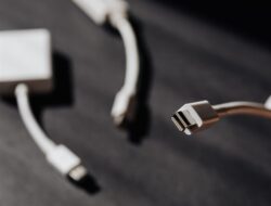 Mobil Mati? Charger Mobil USB Type C Terbaik!